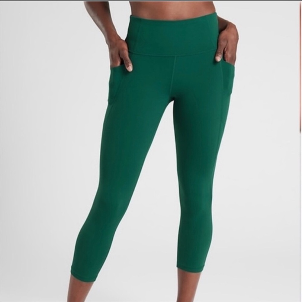 Athleta Salutation Stash Pocket Capri Leggings